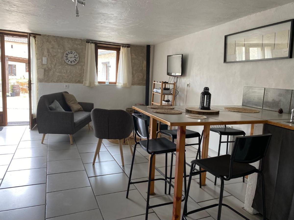 Métairie des Gâcheries Champagne-et-Fontaine Extérieur photo