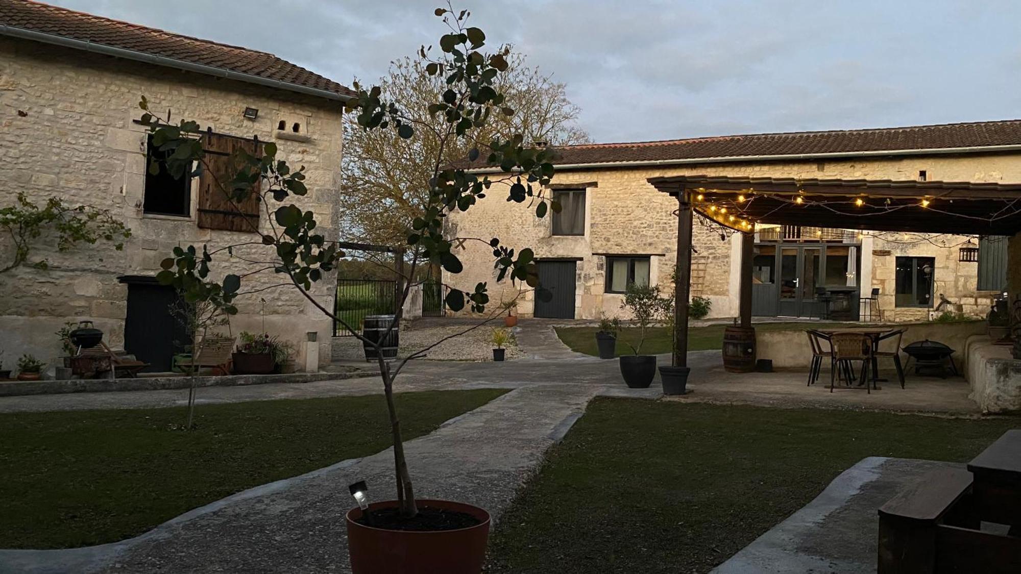 Métairie des Gâcheries Champagne-et-Fontaine Extérieur photo