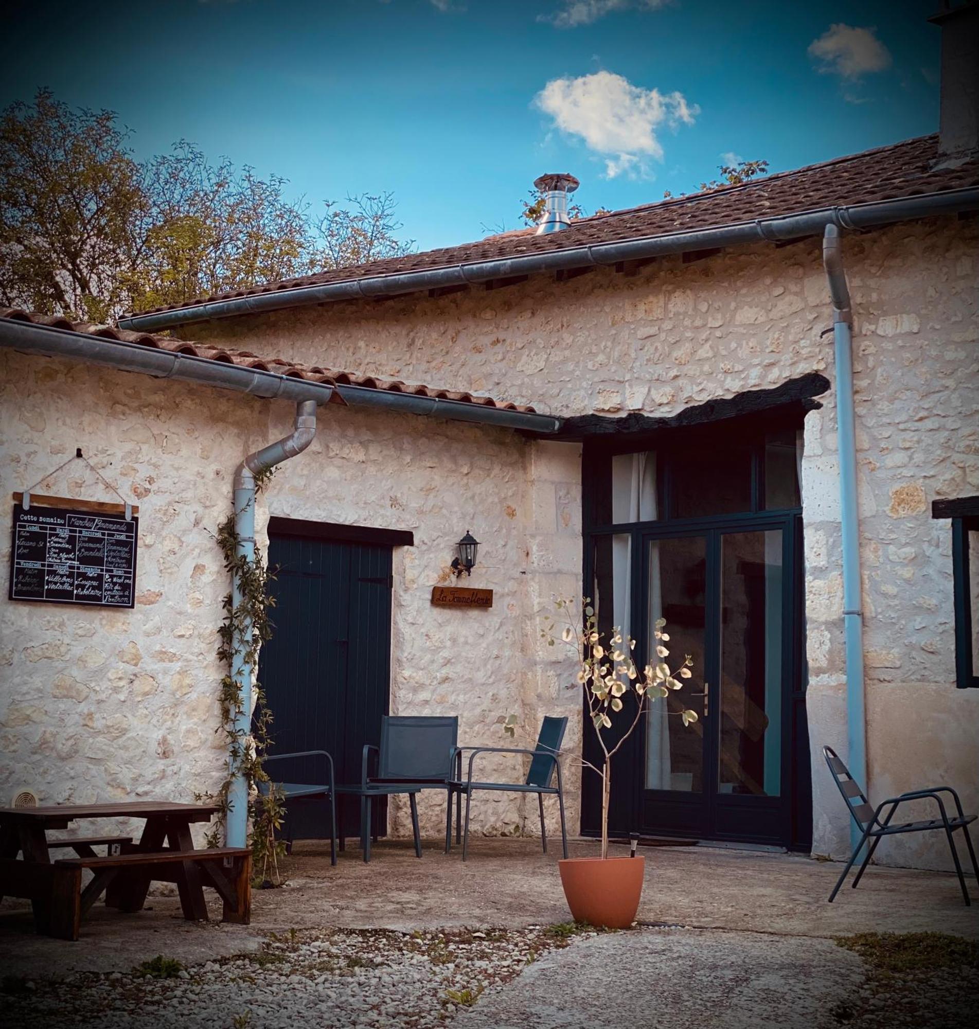 Métairie des Gâcheries Champagne-et-Fontaine Extérieur photo