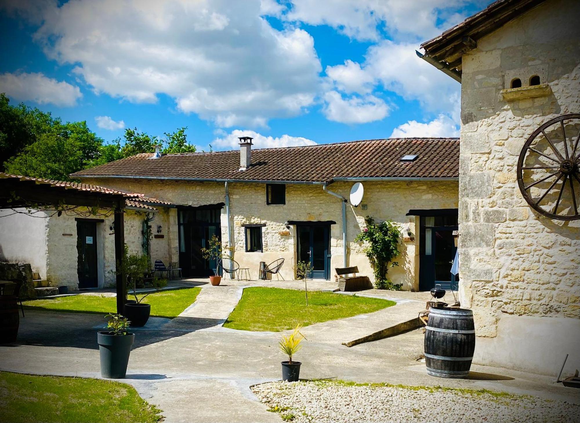 Métairie des Gâcheries Champagne-et-Fontaine Extérieur photo