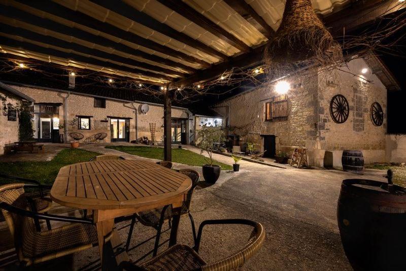 Métairie des Gâcheries Champagne-et-Fontaine Extérieur photo